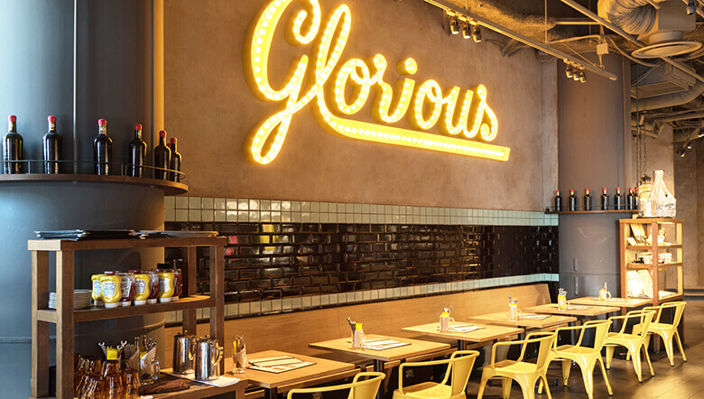 Glorious Chain Café