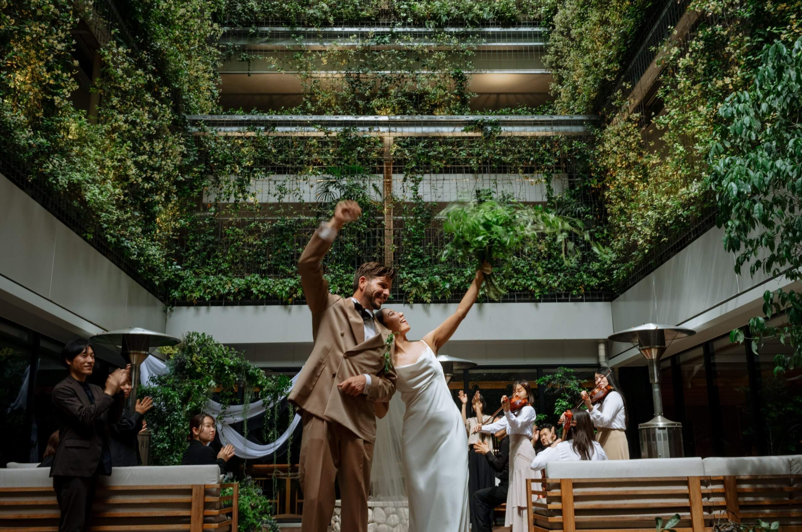 プライベート感溢れる癒しの空間で、大切なゲストとゆったり美食を愉しむ結婚式。
