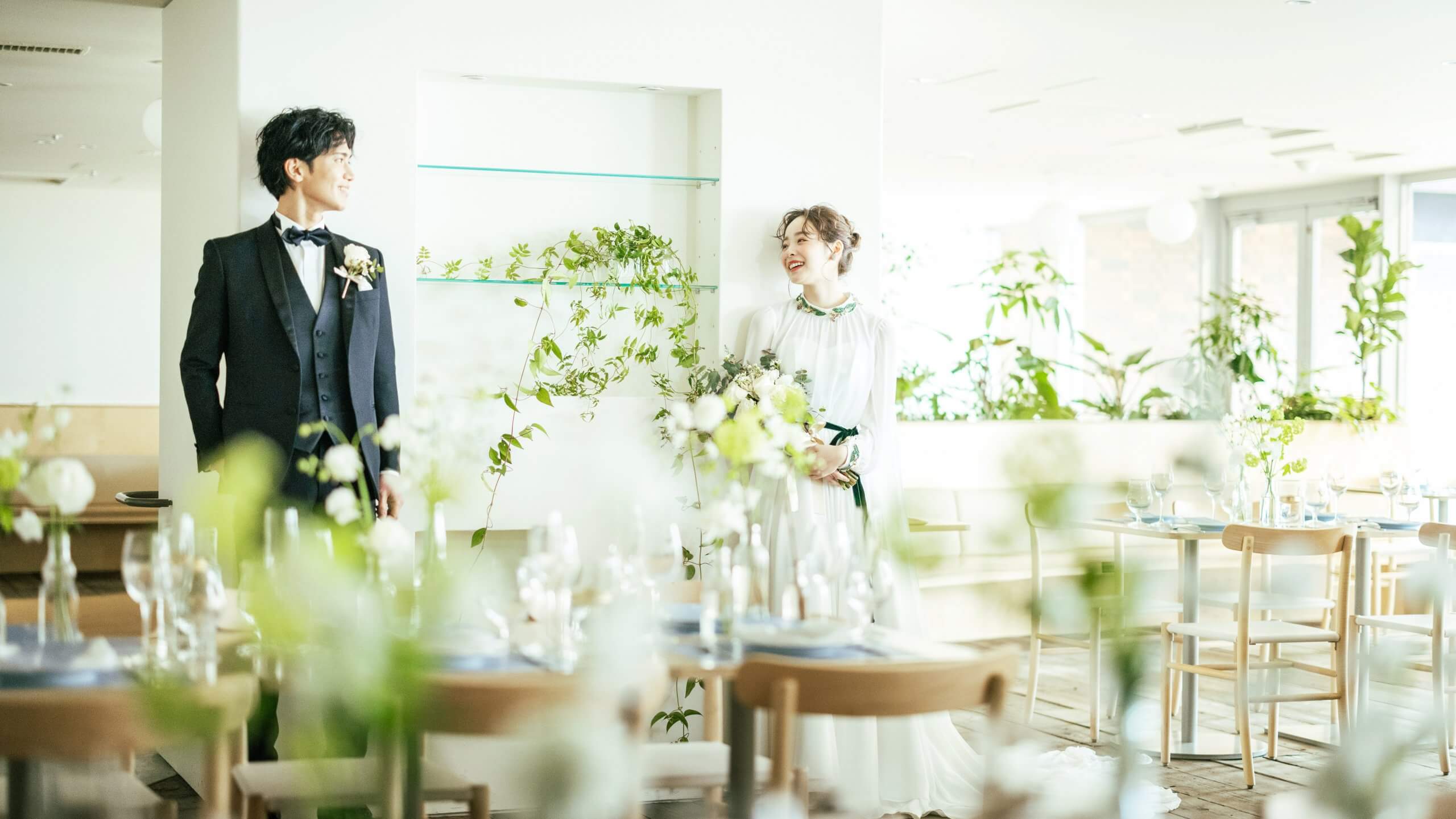 アートと四季折々の沢山の植物に囲まれたウエディングパーティ。
